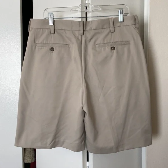 IZOD Mainfloor Short Khaki Shorts - Picture 3 of 4
